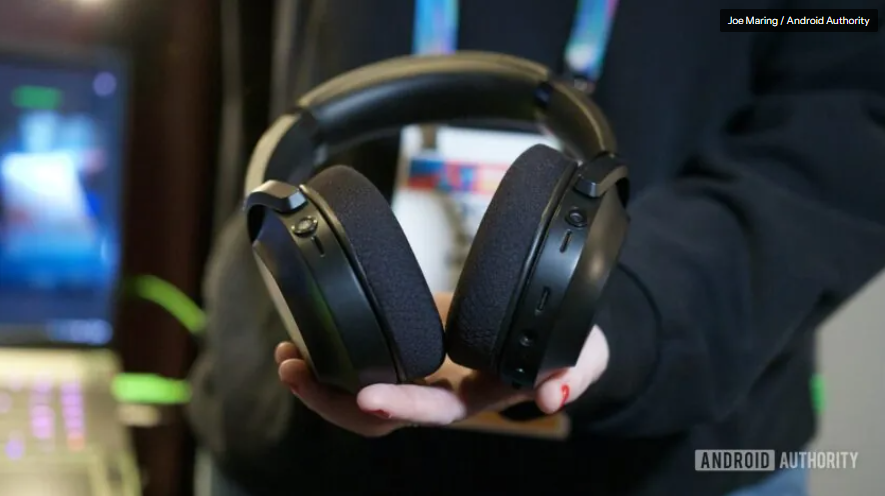 Razer’s new concept headphones have built-in cameras