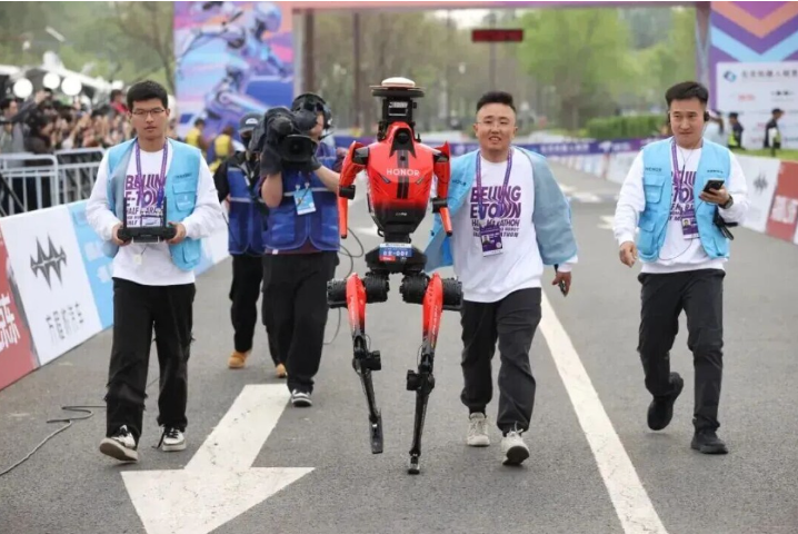 Honor´s humanoid robot wins half marathon